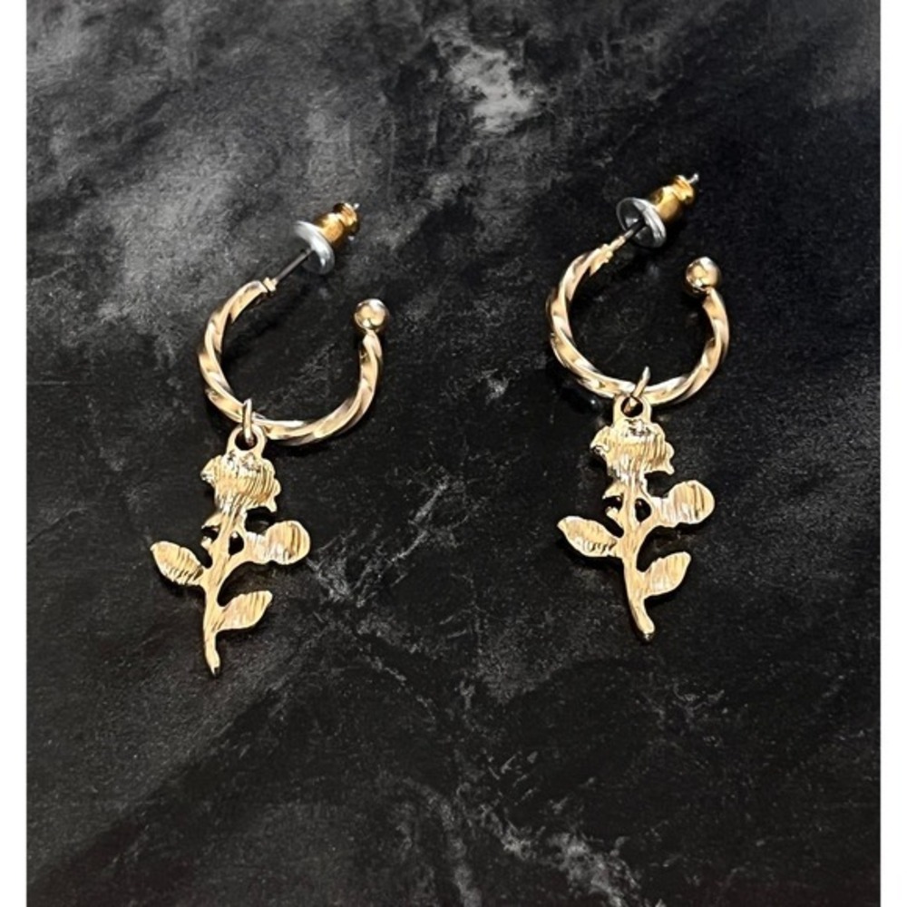 Small Boho Gold Round Hoop Post Earrings w/ Rose Charm -90's Inspo Y2K Gift -New - Picture 15 of 16